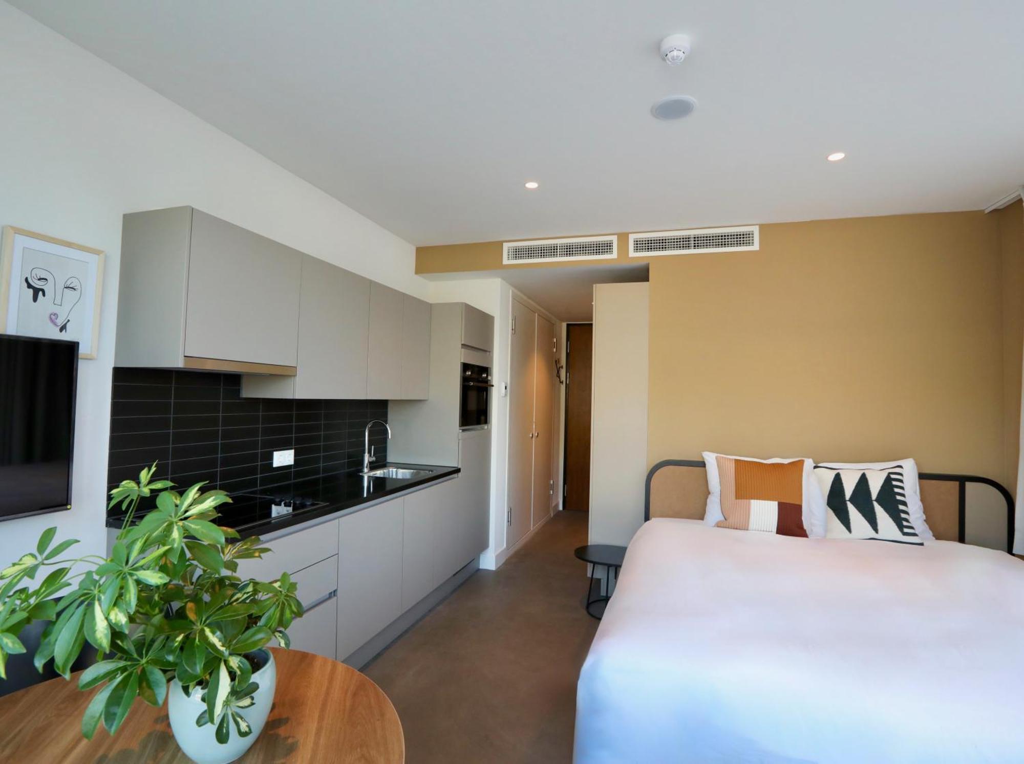 Cityden West Aparthotel 4*